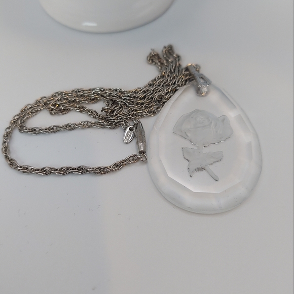 Vintage Little Gallery-Hallmark artists. Austria Crystal Teardrop Pendant&Chain. - Picture 8 of 12